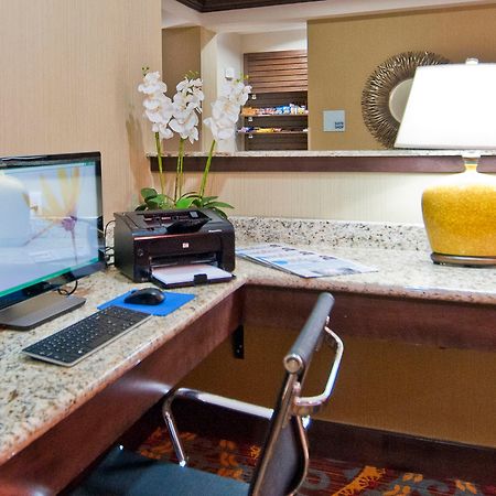 Holiday Inn Express & Suites San Antonio Frost Bank Center By Ihg Экстерьер фото
