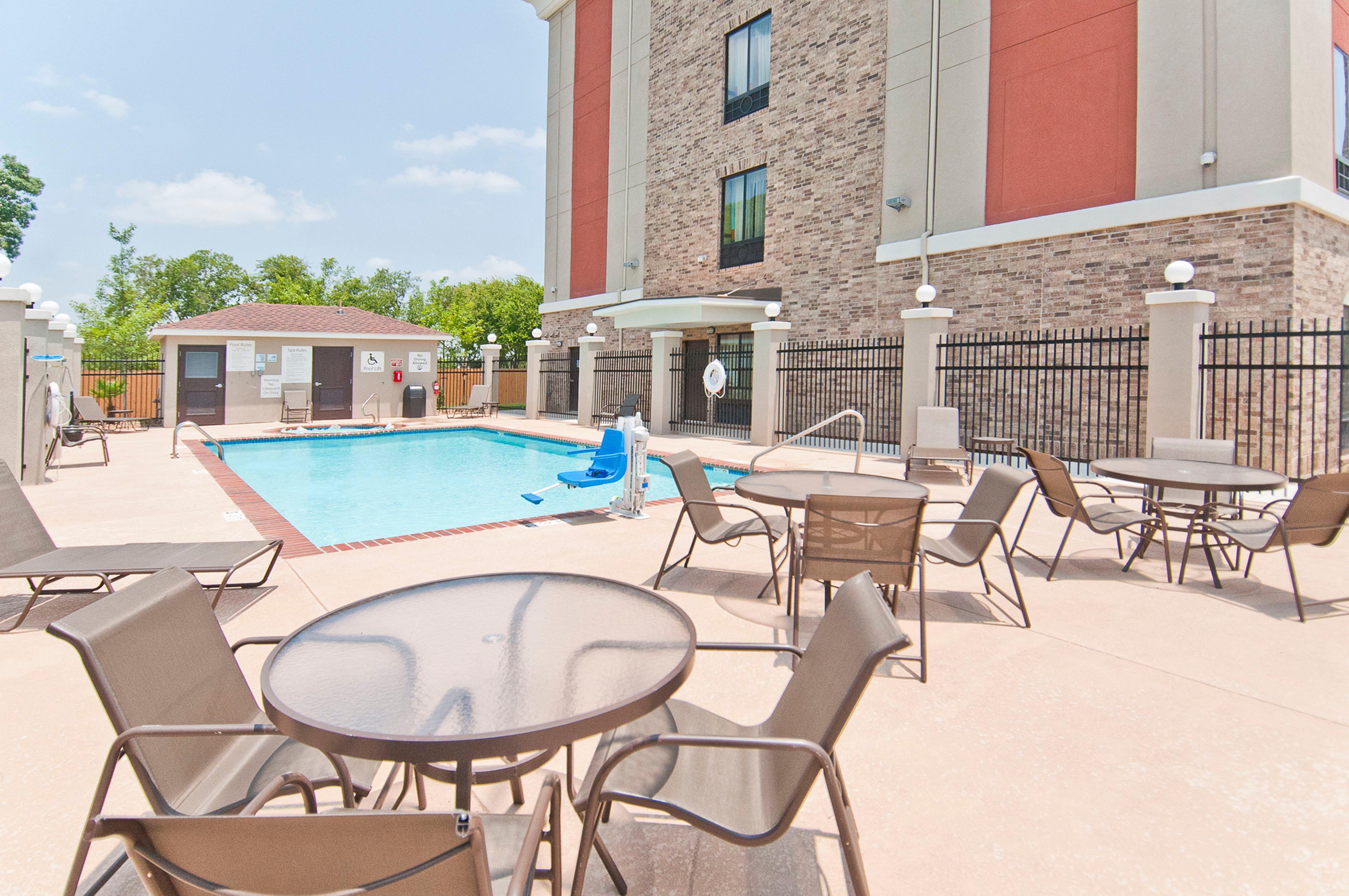 Holiday Inn Express & Suites San Antonio Frost Bank Center By Ihg Экстерьер фото