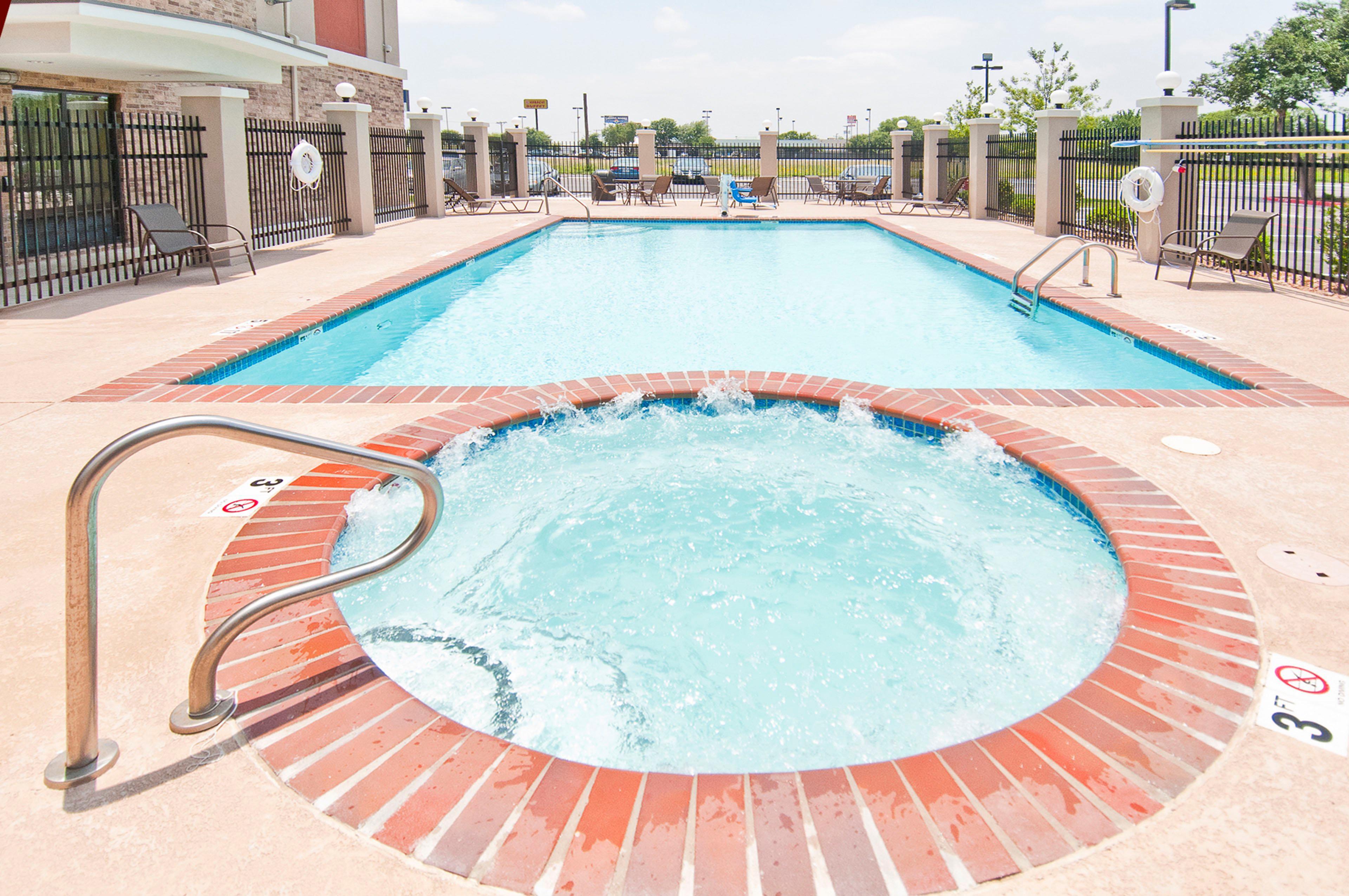 Holiday Inn Express & Suites San Antonio Frost Bank Center By Ihg Экстерьер фото