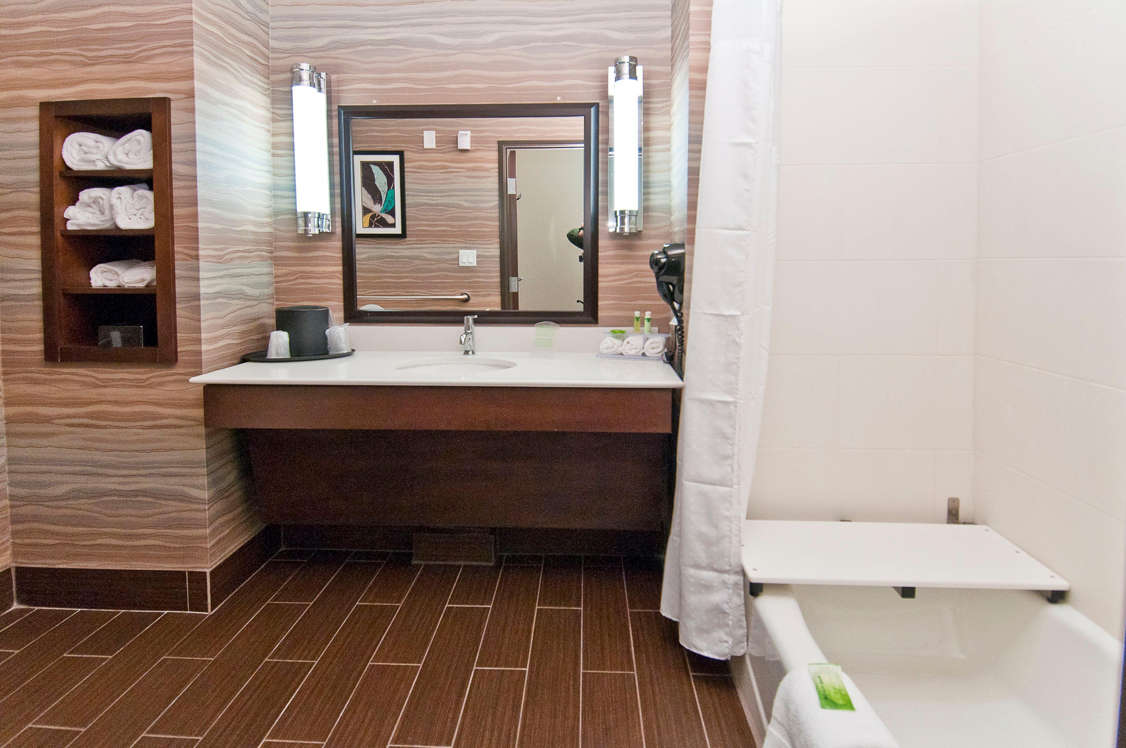 Holiday Inn Express & Suites San Antonio Frost Bank Center By Ihg Экстерьер фото