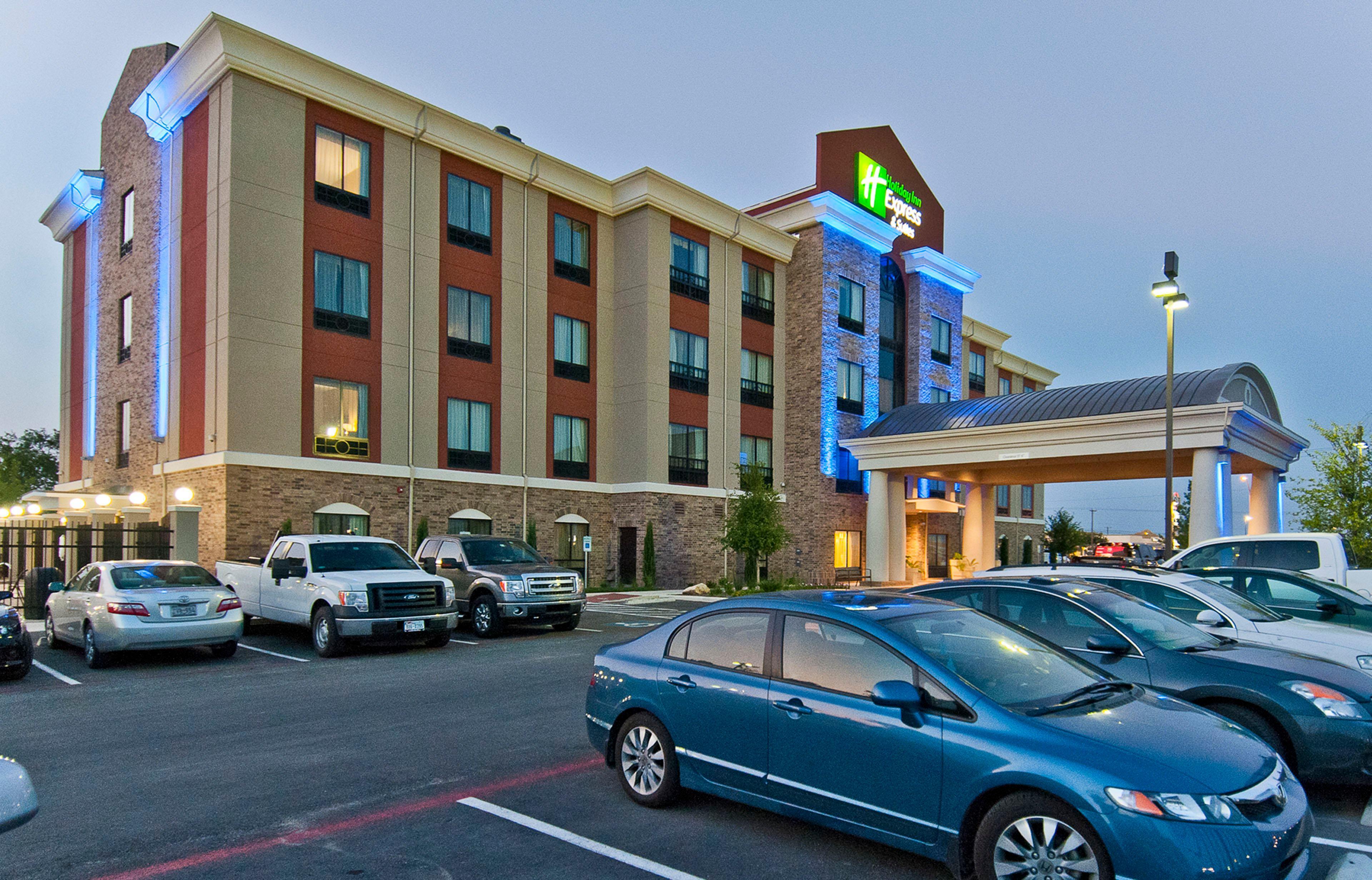 Holiday Inn Express & Suites San Antonio Frost Bank Center By Ihg Экстерьер фото